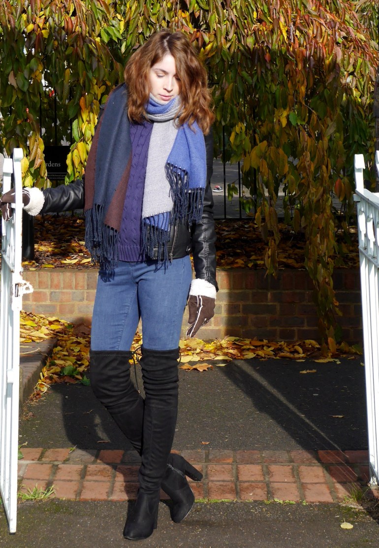 Blogger in Boohoo boots