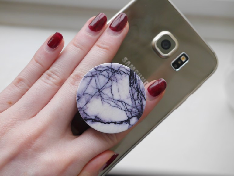 Blogger with PopSocket